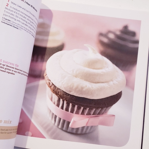 Betty Crocker the big book of cupcakes 🧁 - Picture 4 of 7